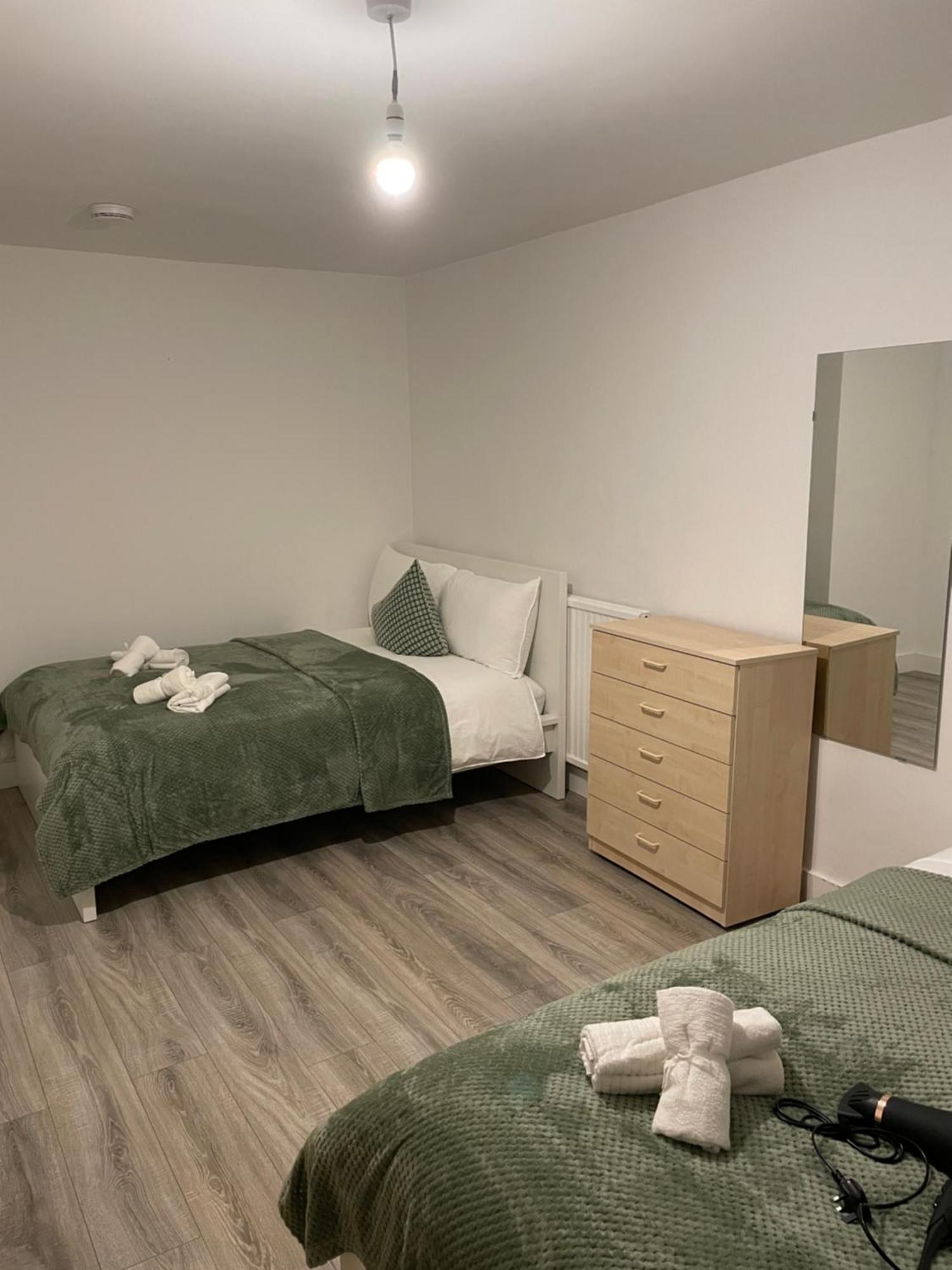 Lovely Triple And Quadruple Rooms In Euston & Square In Central Londyn Zewnętrze zdjęcie